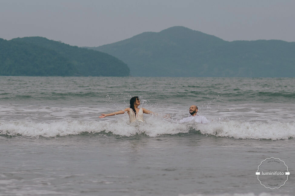 Foto Trash the Dress Sarah e Pedro e a intensidade do Amor - Ubatuba/SP - Imagem 45