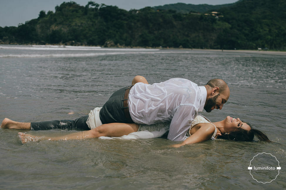 Foto Trash the Dress Sarah e Pedro e a intensidade do Amor - Ubatuba/SP - Imagem 42