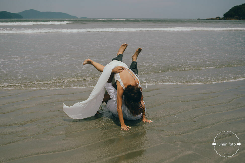 Foto Trash the Dress Sarah e Pedro e a intensidade do Amor - Ubatuba/SP - Imagem 41