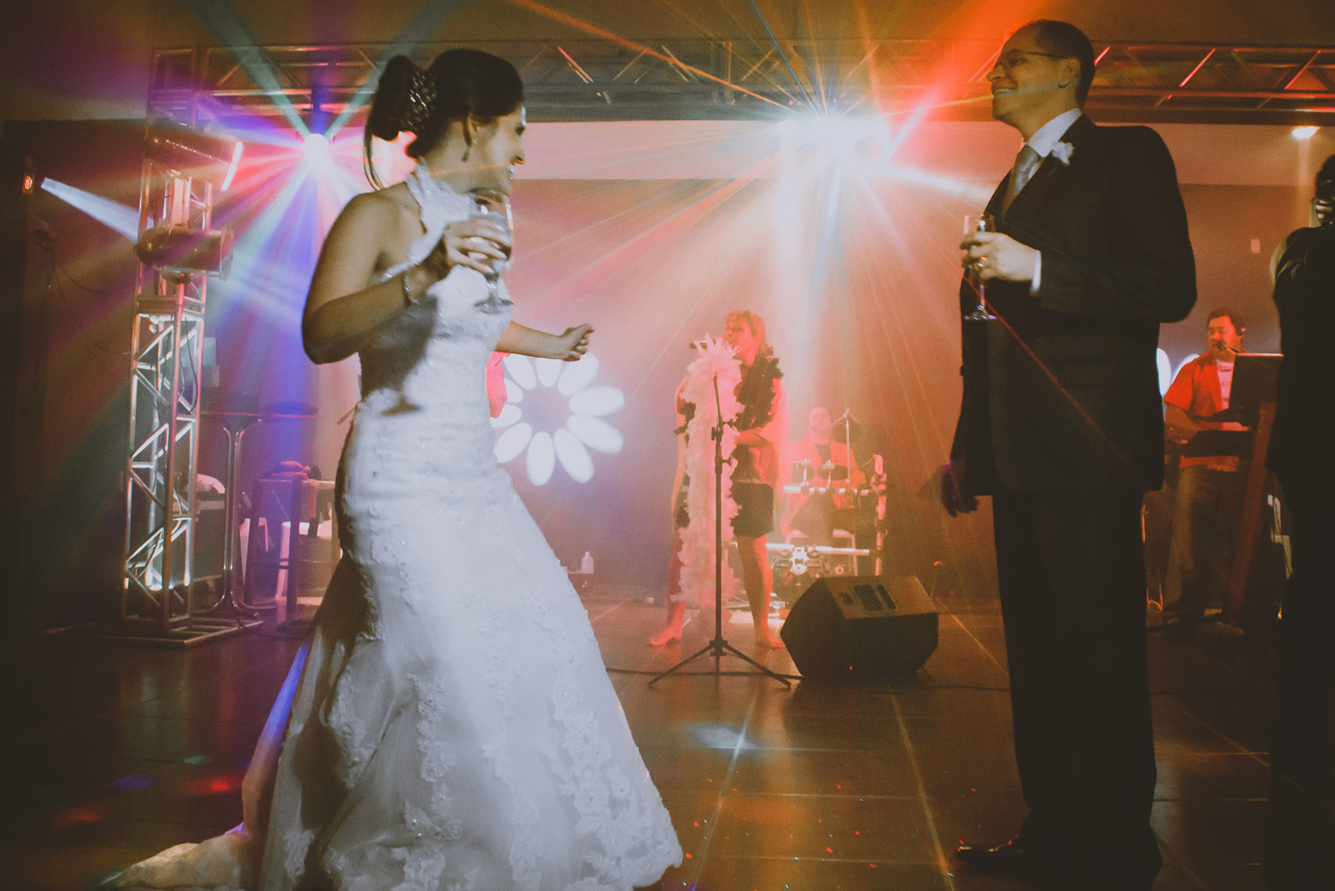 Foto Casamento Thalita e Cláudio - Quando a felicidade extravasa e contagia!!! Taubaté-SP Foto Casamento Thalita e Cláudio - Quando a felicidade extravasa e contagia!!! Taubaté-SP - Imagem 67